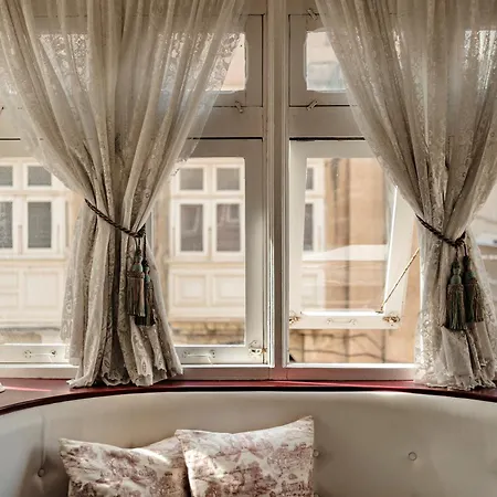 Apartment A 400-year-old Designer In Valletta