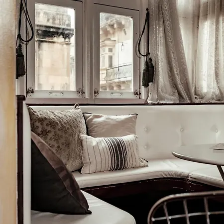 A 400-year-old Designer In Apartment *